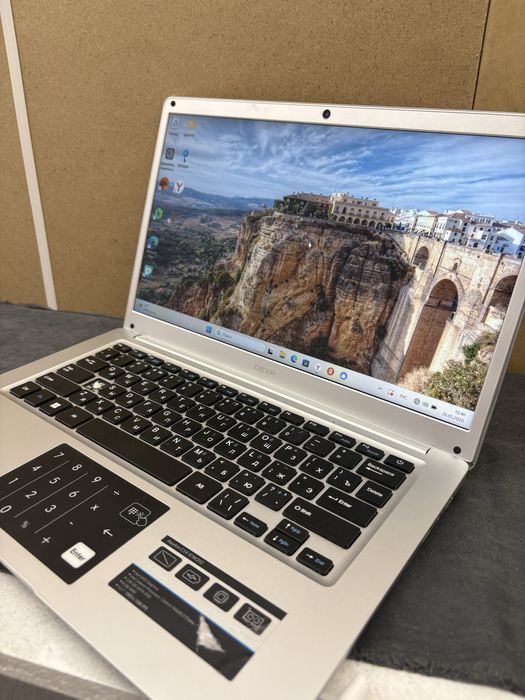 Продам ноутбук Dexp intel UND