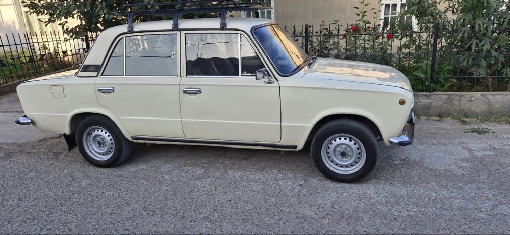 Жигули ВАЗ-21011.