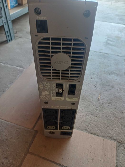UPS APC Back-UPS RS 1000VA 600W cu AVR + protecție telefon/internet