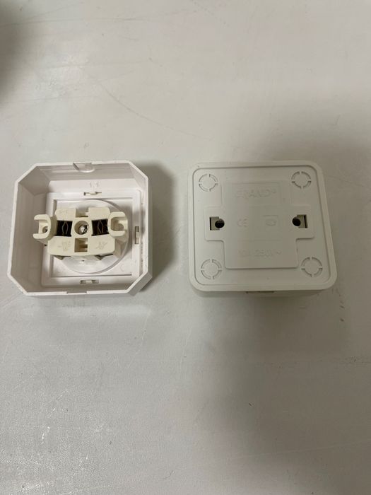 2 розетки и 3 включателя