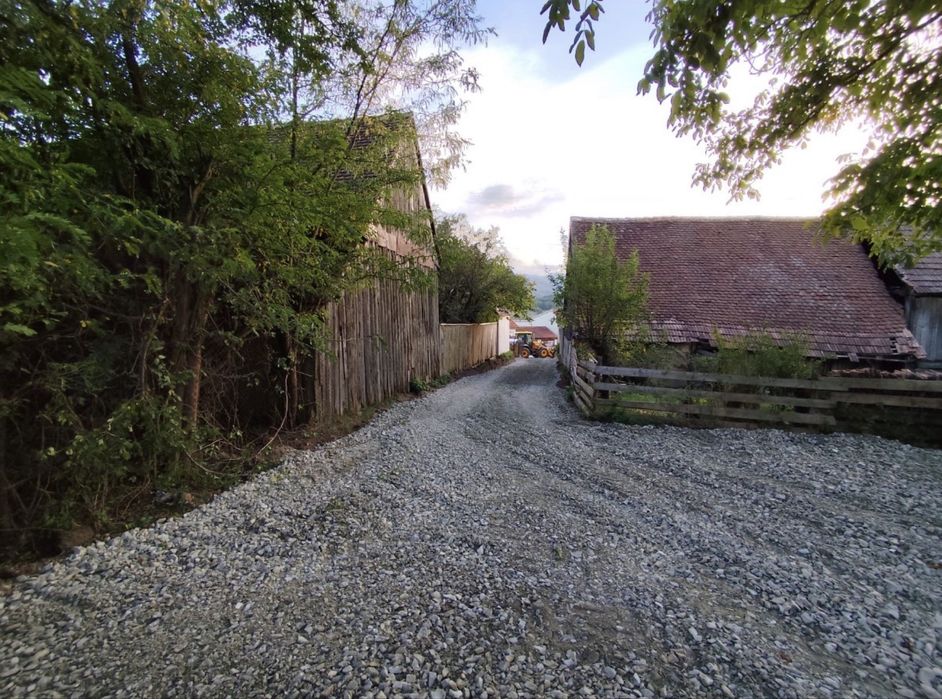 Casa cu livada / Teren intravilan / Sacel - 1400 mp Pozitie centrala