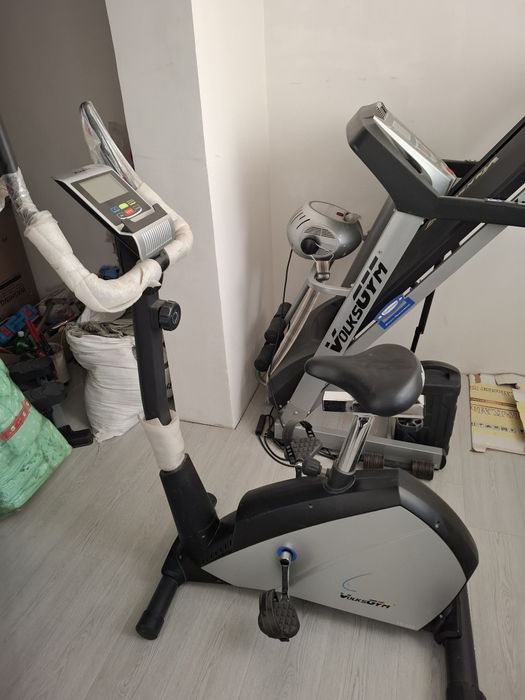 Беговая дорожка, велотренажёр, турник