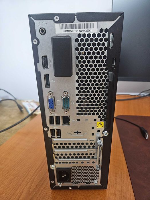 Unitate Desktop Lenovo Tower Windows 11 Pro licentiat