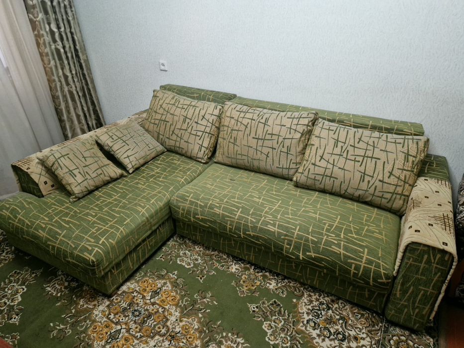 Продам диван. Торг. Самовывоз.