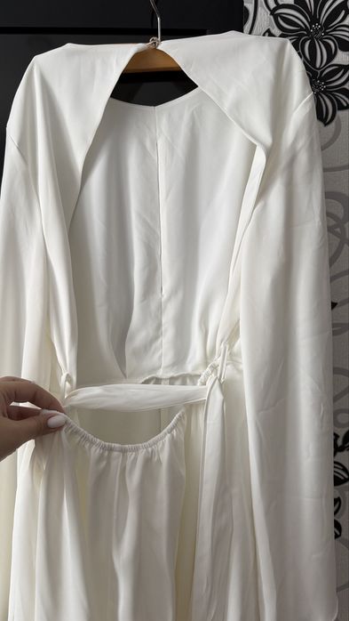 Легкое белое платье