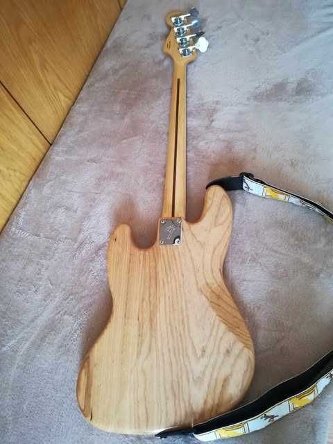 ПРОДАВАМ  Fender FSR Jazz Bass 70s NATURAL