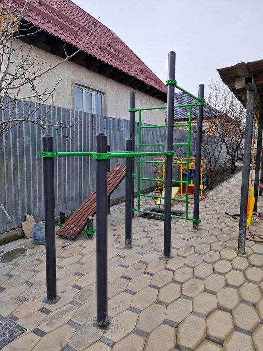 Турник и компактные тренажеры для дома