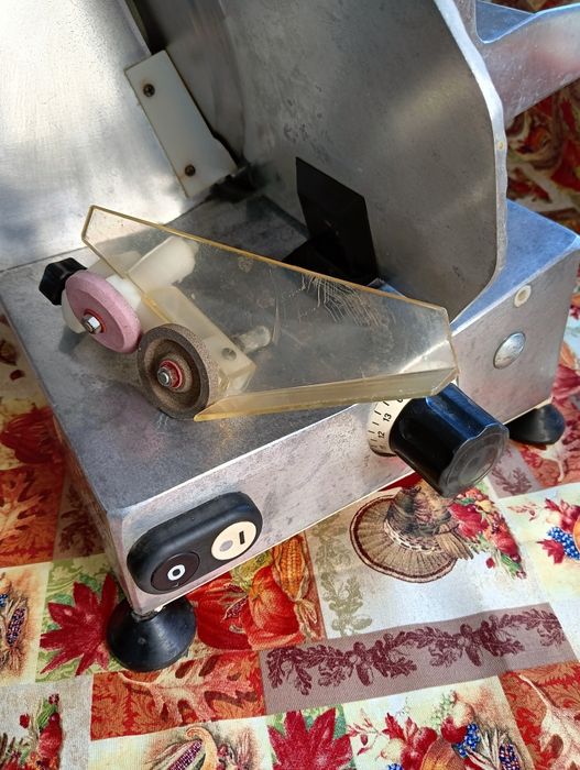 Продоется слайсер б/у..