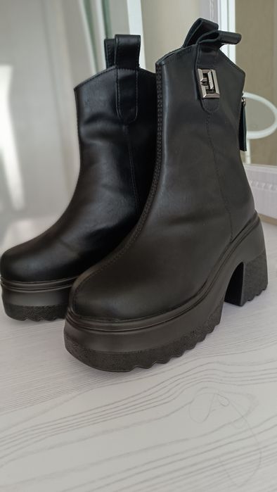 Продам новые ботинки