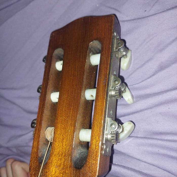 Класическа китара – запазен звук, козметични следи