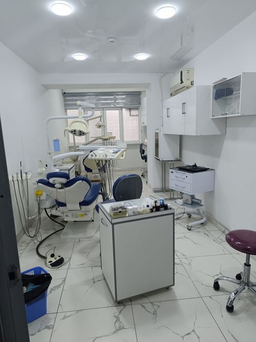 Максим горький 1- ЛИНИЯ СРОЧНО  продам нежилое помещение