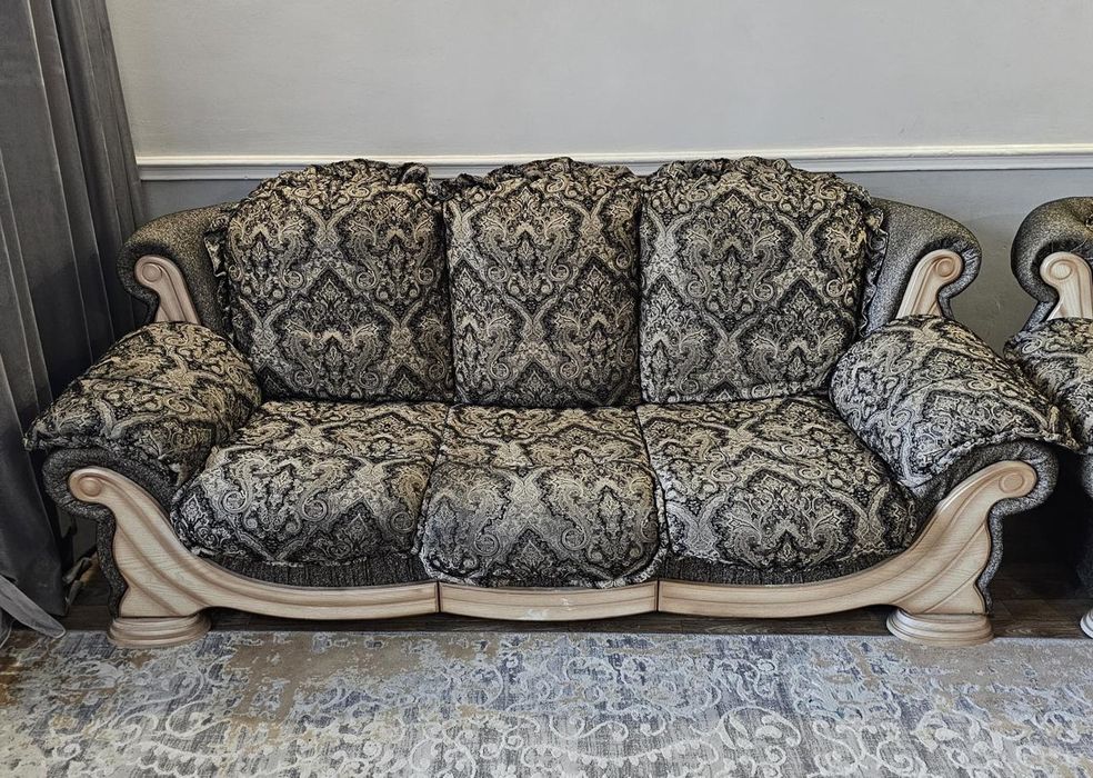 Стильный диван для вашей гостиной-мягкий удобный !