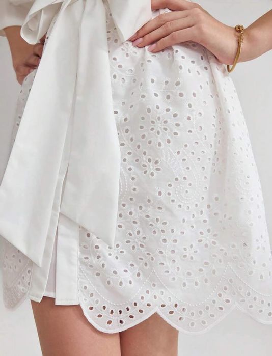 Рокля с английска бродерия