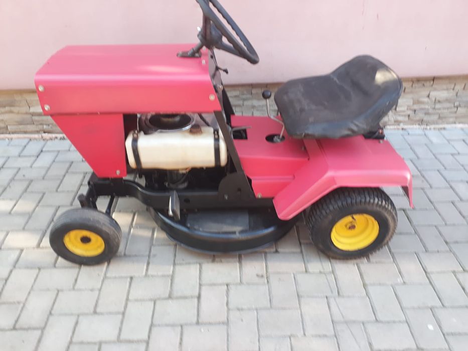 Vând tractoras gazon