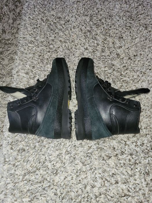 Vând bocanci profesionali barbati nr.43 preț 350 lei.