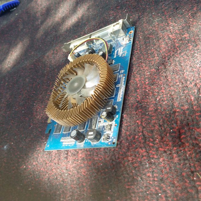 продаю видеокарту gf9500gt