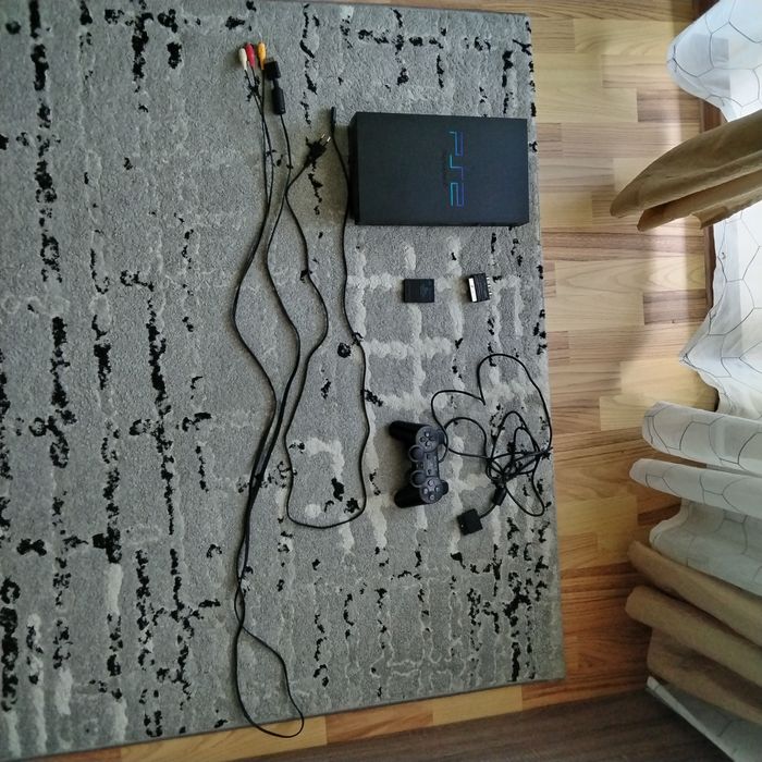 Consola playstaion 2 FAT cu controller original si dau gratis un memory card si adaptor pt AV