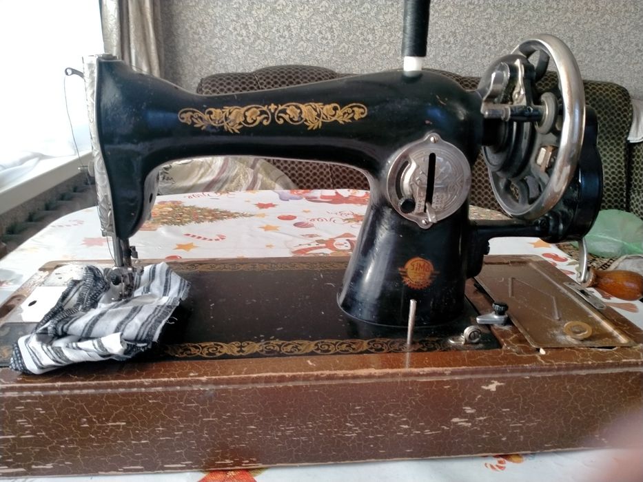 Продам советскую швейную машинку