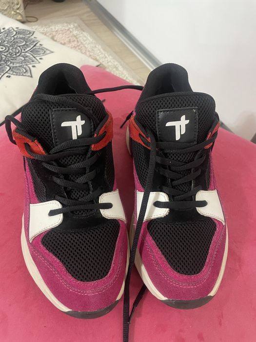 Togoshi Сникърси  38-ми номер Розов