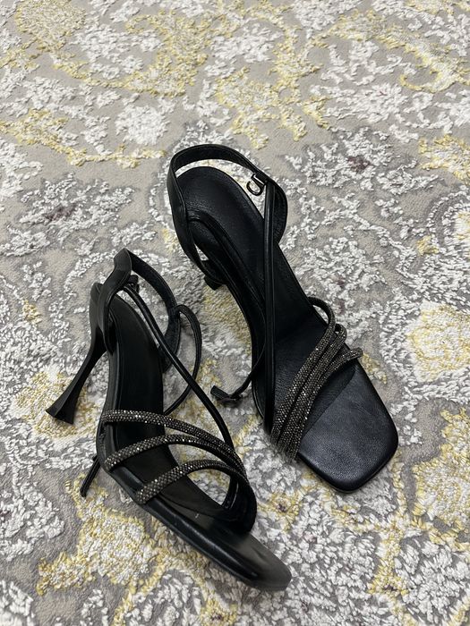 Продам босоножки 37р
