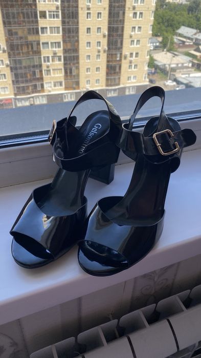 Босоножки 4000тг