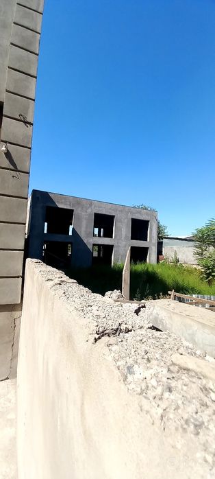 Сергели Дом коробка у дороги 6 соток 3 уровня