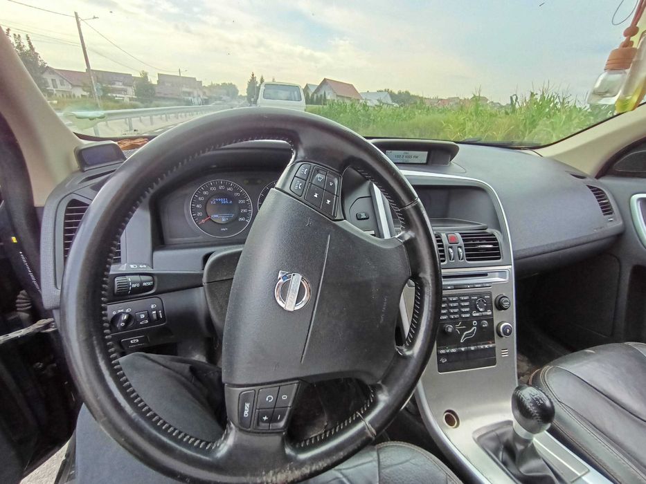 Volvo XC60 – Proprietar, 300.000 km, stare bună