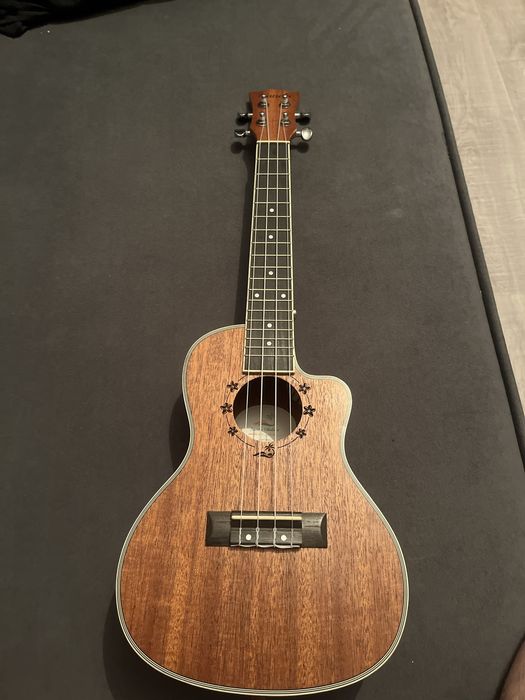 Укулеле продам