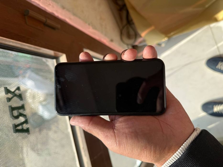 İphone 11 pro srochno sotiladi