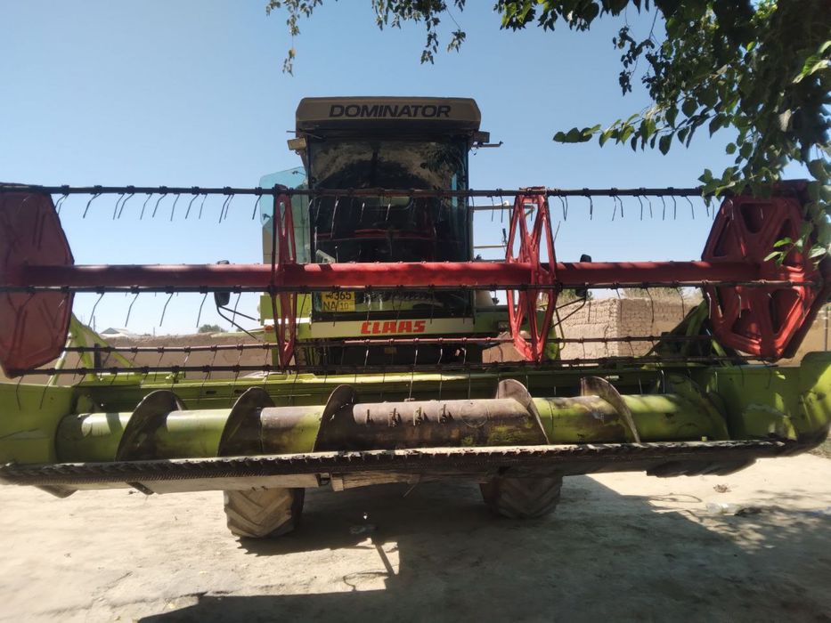 Комбайн Claas Доминатор 130