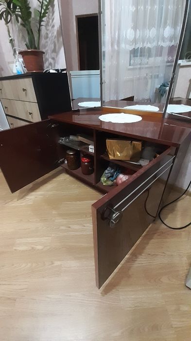 Продам Зеркало Трюмо