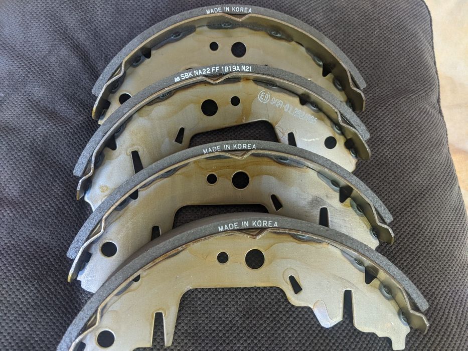 Продавам накладки и барабани за Крайслер Гранд Вояджър