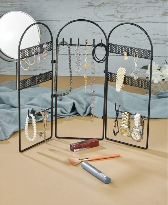 Стойка за бижута