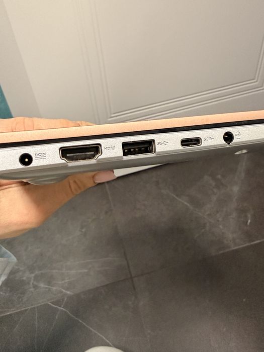 Laptop Asus VivoBook 14" i5 512 GB tastatura iluminata