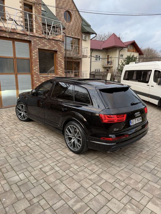 Audi Q7 / 3 x S Line / Panoramic / Matrix / Distronic Plus / 7 Locuri