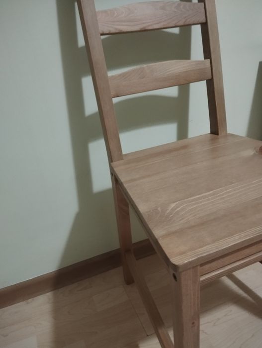 Продам 4 стула Икеа натуральное дерево