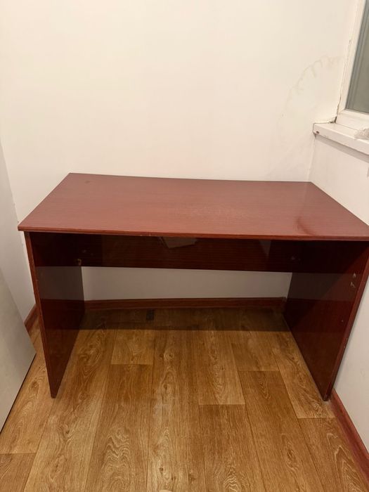 Продам письменный стол с тумбой