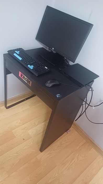 Vând PS 4 Complet mai multe detalii  la tel