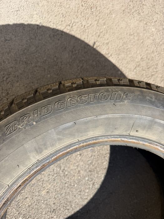 Комплект зимних шин  Bridgestone