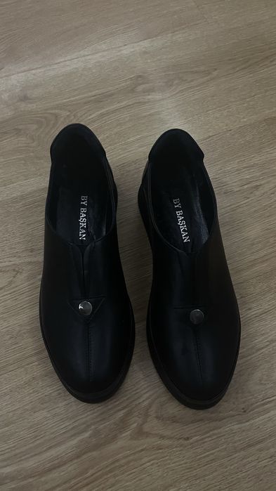 Обувки само пробвани