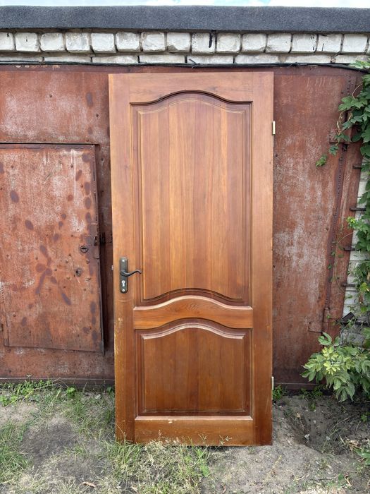 Дверь деревянная