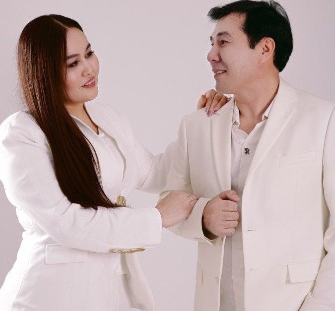 Дуэт әншілер, певицы