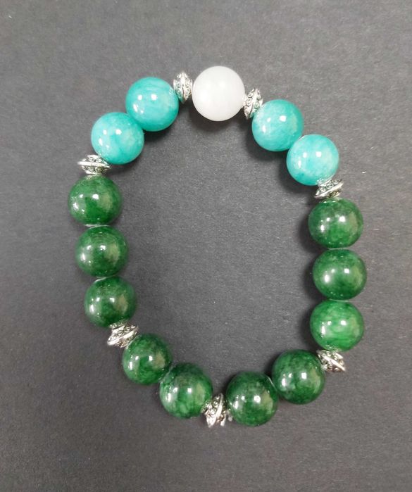 Гривни от естествени камъни