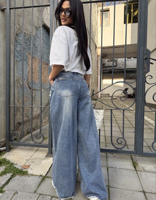 Дамски дънки с ефектно закопчаване