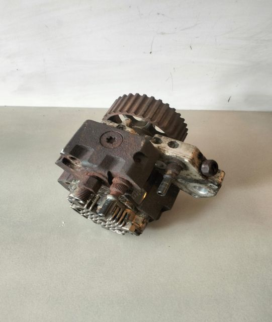 Pompa inalta 1.9 dci 8200342594 Renault Megane a 2-a generatie seria