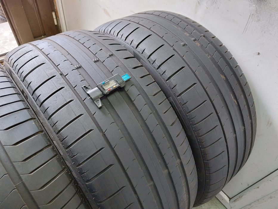 Set anvelope 325/35 R23 cu 285/40 R23 Pirelli
