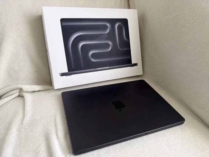 Продам свой MacBook Pro 14inch M4 16/512 Black покупал в Германии