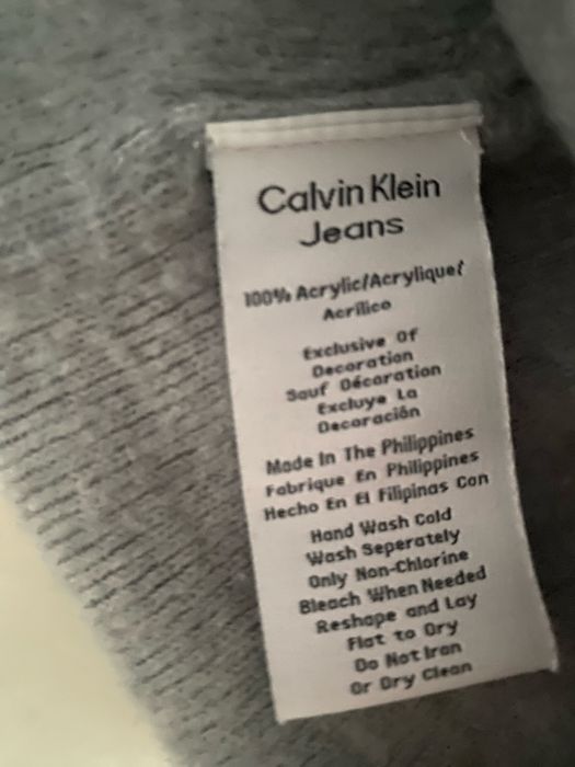 продам шапку и кепку CK