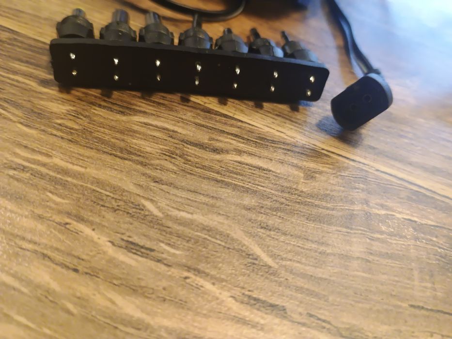 Alimentator- încărcător 1,5 v până la 12v,P max. 12,5w ,7 capete adapt