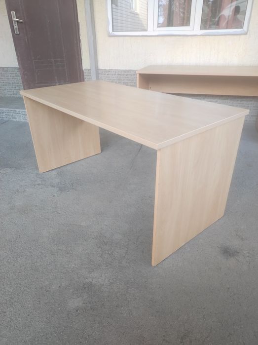 Столы, стулья, пуфик